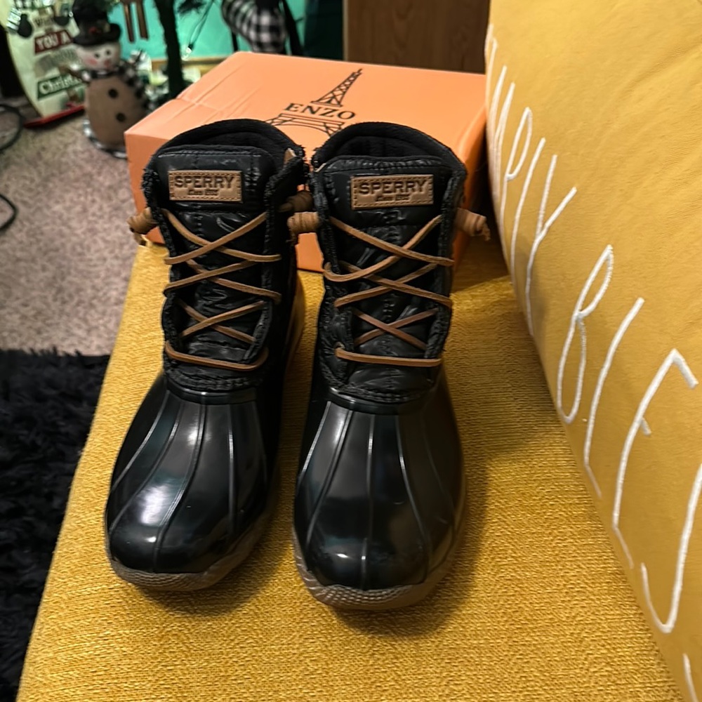 Women’s black Sperry duck boots